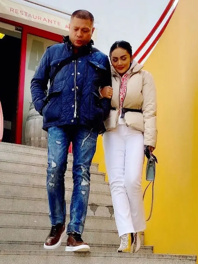 Potret Krisdayanti dan Raul Lemos Saat Liburan di Jerman, Romantis