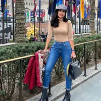 Selama di Amerika, Diah permatasari berpose di berbagai tempat ikonik sambil memamerkan OOTD kecenya. @dps_diahpermatasari.