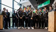 Para pemain, pelatih, hingga ofisial Jerman mendapatkan sambutan meriah di DFB-Campus setelah menjuarai Piala Dunia U-17 2023. (dok. DFB)