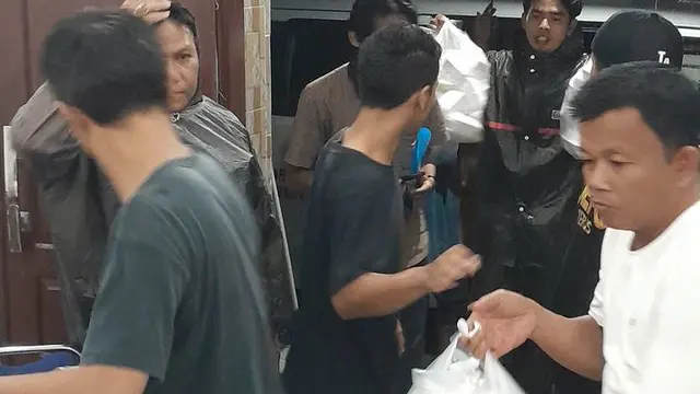 Penyaluran bantuan korban bencana oleh Satuan Pelayanan Pemenuhan Gizi (SPPG) di Sumatera Barat.