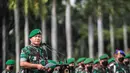 Kepala Staf Angkatan Darat (KSAD) Jenderal Dudung Abdurachman memimpin Apel Gelar Pasukan Jajaran TNI AD di Lapangan Monas, Jakarta, Selasa (25/1/2022). Pasukan TNI AD dan Alutsista dipamerkan saat mengikuti gelar apel pasukan. (Liputan6.com/Faizal Fanani)