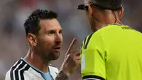 Ucapan Lionel Messi saat Adu Argumen dengan Wasit Joao Pinheiro Jadi Sorotan: Jangan Tidak Menghormati Saya!