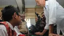 Di Sekolah SD Negeri 09 Pagi Makasar, Jakarta Timur, Jokowi bertemu dengan Kepala Sekolah Srihartini dan didampingi oleh Kepala Suku Dinas Pendidikan Dasar Pemprov DKI Nasrudin (Liputan6.com/Herman Zakharia)