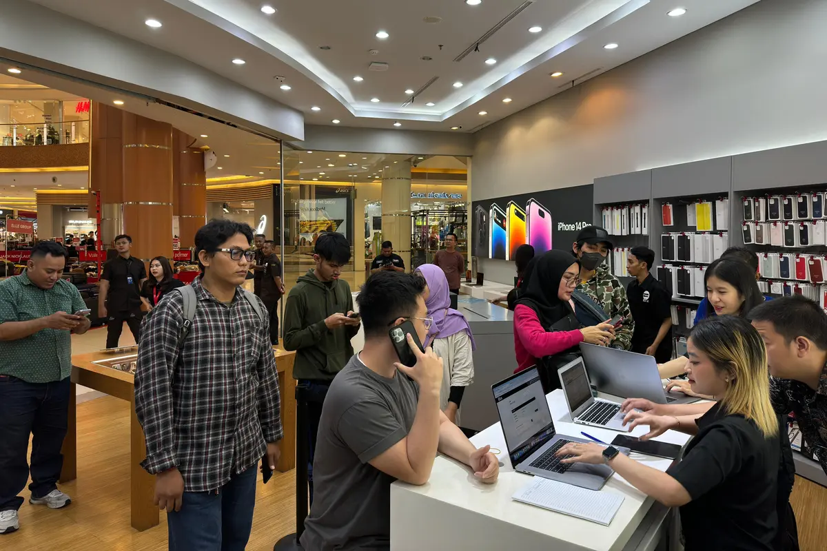 Antrean pre-order iPhone 15 series di iBox Summarecon Mall Bekasi