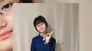 Pada unggahan lainnya, Bilqis mengganti celana panjangnya dengan rok yang dipadukan dengan legging hitam. Sepatu hitam melengkapi tampilan yang terlihat klasik sekaligus modern, semakin menegaskan nuansa ala wanita Jepang. Gaya berpakaiannya ini dianggap cocok dengan kepribadiannya yang ceria dan fashionable.  (Liputan6.com/IG/@ayutingting92)