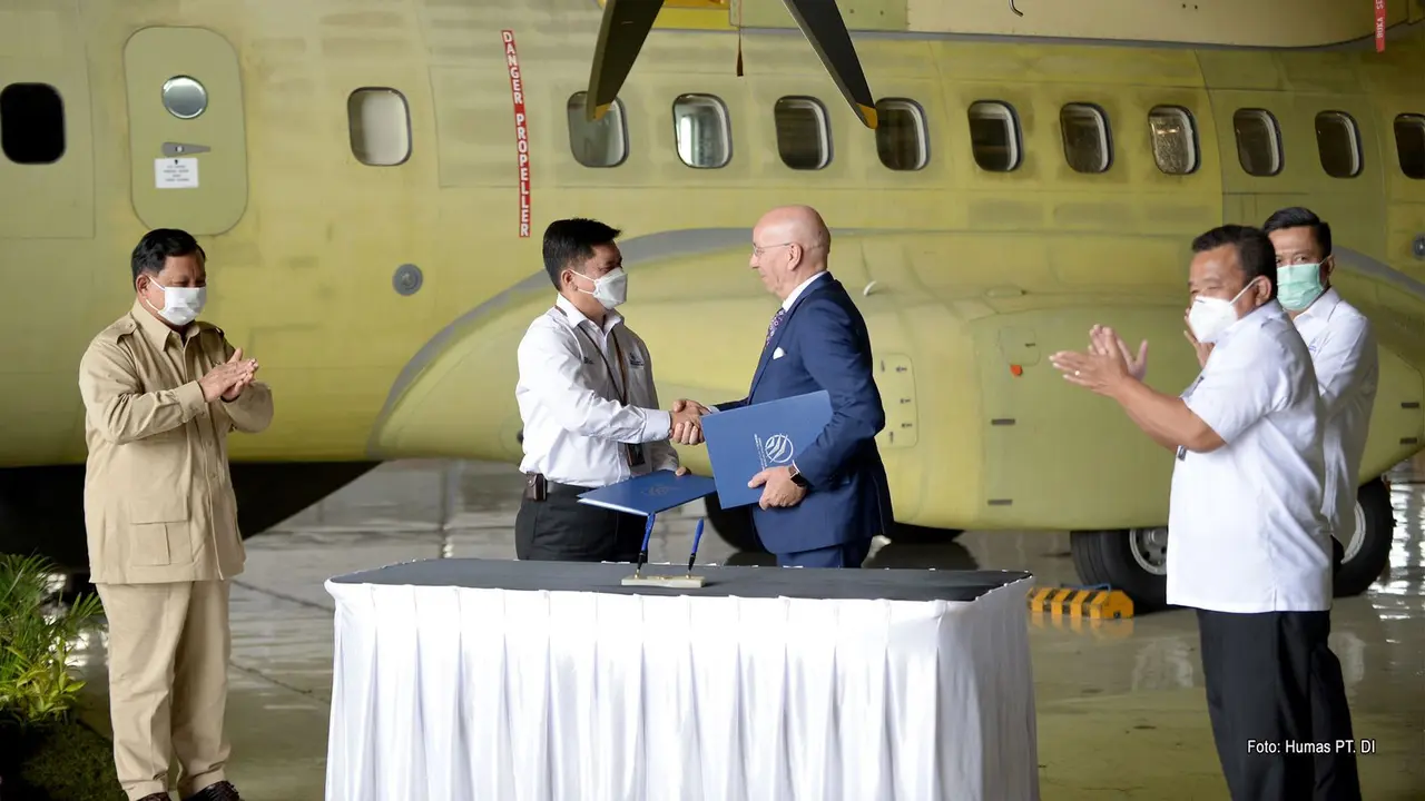 Menteri Pertahanan Indonesia Prabowo Subianto saat di PT Dirgantara Indonesia (PTDI)