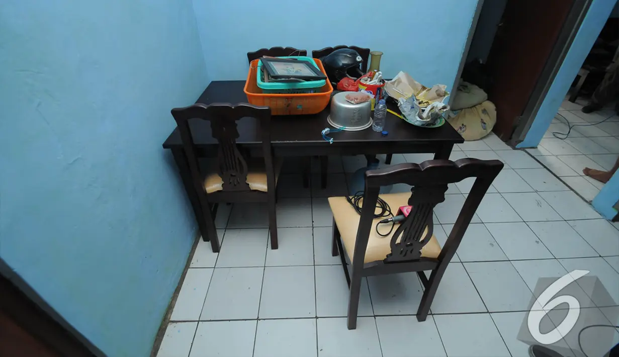 Suasana meja makan rumah Sony Wakwaw yang baru di kawasan Cibubur, Jakarta Timur. Foto diambil pada Kamis (4/12/2014). (Liputan6.com/Herman Zakharia)