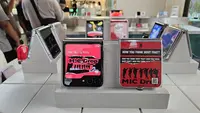 Tampilan Samsung Galaxy Z Flip5 dengan Flipsuit Case (Liputan6.com/Giovani Dio Prasasti)