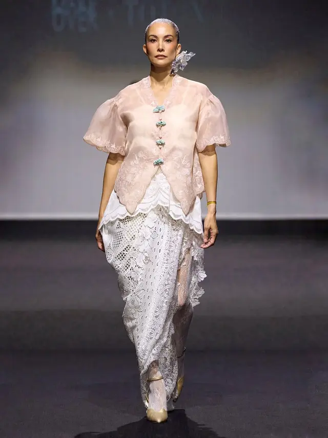 4 Potret Comeback Elegan Nadya Hutagalung di Dubai Fashion Week, Tampil Memukau dengan Koleksi Brand Lokal