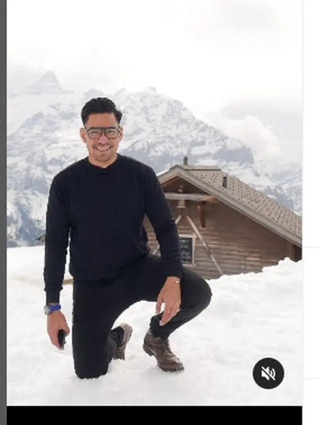 Robby Purba liburan di Austria dan Swiss, pertama kali lihat hujan salju (Foto: Instagram robbypurba)