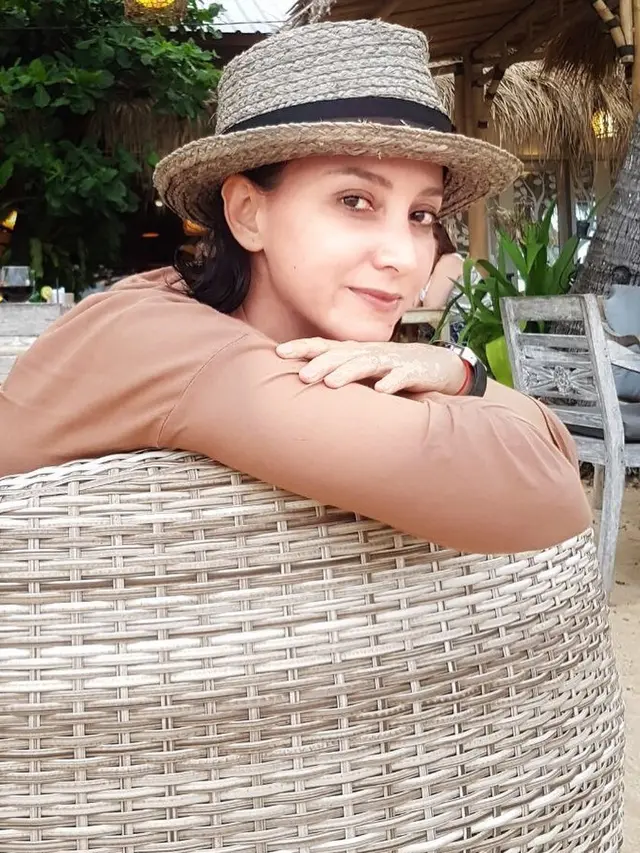 6 Potret Karina Suwandi yang Awet Muda di Usia 46 Tahun, Bak ABG