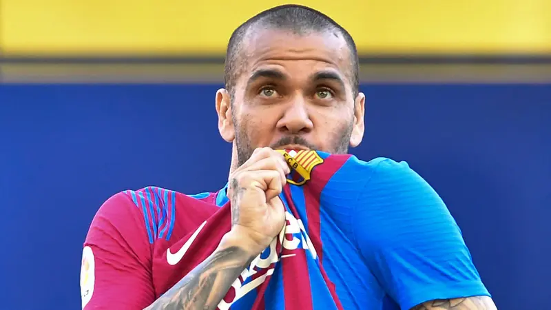 Foto: 6 Pemain Top Barcelona yang Ternyata Digaji Murah, Dani Alves Mengenaskan