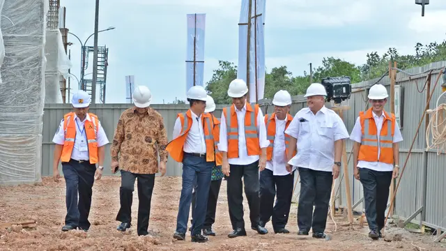 20160303-Jokowi  Tinjau Pembangunan LRT Palembang- Daniel Pietersz