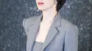 Tanpa aksesori di leher, Song Hye Kyo tetap terlihat menawan dengan gaya yang effortless [@kyo1122]