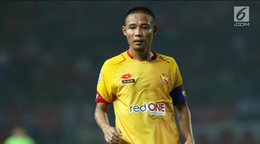 Aksi Evan Dimas dan Ilham Udin Armaiyn Saat Laga Selangor FA Lawan Persija