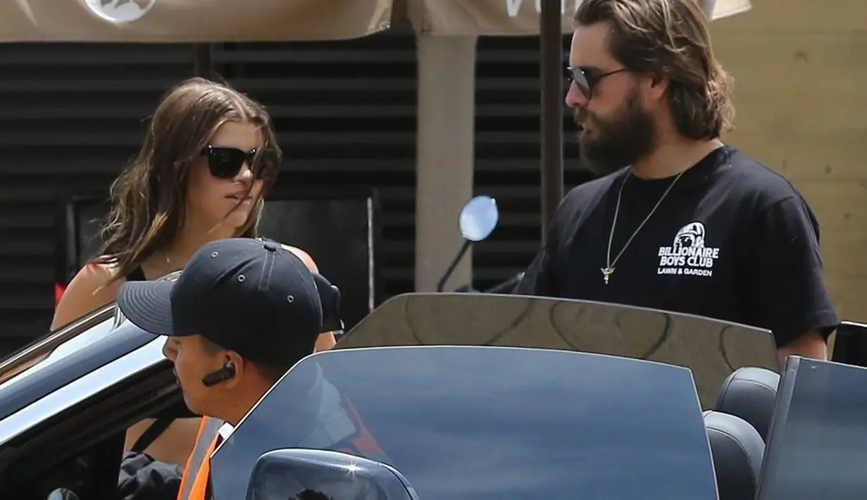 Bahkan keduanya pun tertangkap kamera tengah makan siang bersama di Nobu, Malibu. (instagram/letthelordbewithyou)