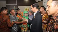 Jokowi dan Ibu Negara Iriana meninggalkan rumah sakit sekitar pukul 16.10 WIB. (Reza Kuncoro/Liputan6.com)