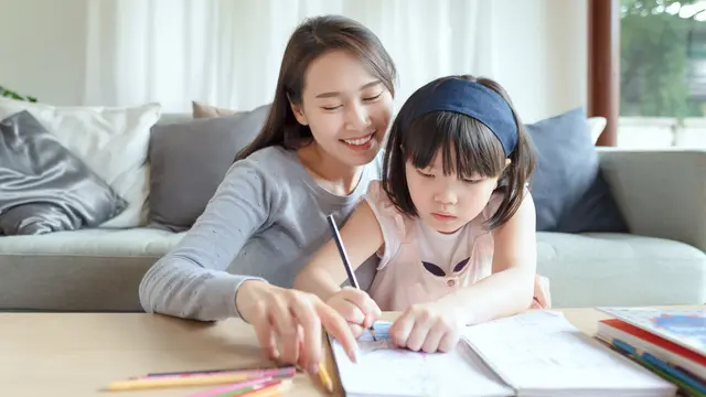 Ajak Si Buah Hati Berkreasi dengan Menggambar, Ternyata Dukung Stimulasi Tumbuh Kembangnya, Lho!