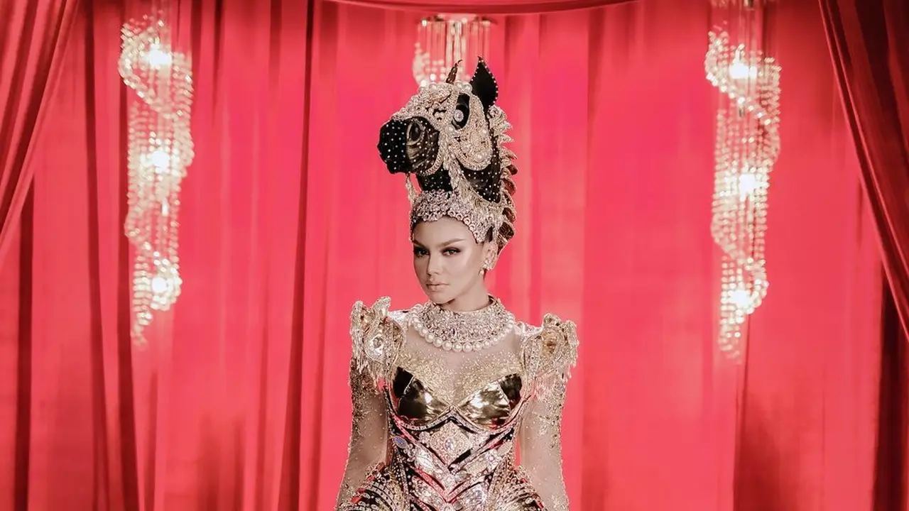 7 Potret Jihane Almira Pakai Kostum Bertema Kuda NTT untuk Miss Supranational 2021