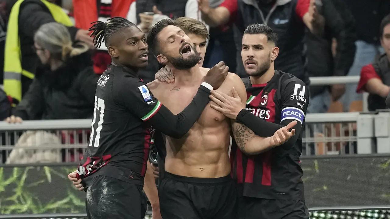 Foto: Momen Olivier Giroud Cetak Gol Akrobatik, Selebrasi Emosional hingga Diusir Wasit