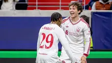 Striker Liverpool asal Inggris #67, Lewis Koumas (kanan), merayakan gol 1-6 bersama rekan setimnya gelandang Prancis Liverpool #29, Bradley Barcola, selama pertandingan Liga Champions UEFA antara LASK dan Liverpool FC di Linz, Austria pada 14 Oktober 2026. (Branislav Racko/AFP)
