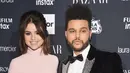 Menurut sumber, perpisahan ini bukanlah hal yang mudah bagi Selena dan The Weeknd. Selama 10 bulan bukan lah waktu yang sebentar bagi pasangan muda ini dalam merajut cintanya. (AFP/Angela Weiss)