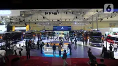 Pengunjung memadati booth bus dalam pameran otomotif Gaikindo Indonesia Internasional Auto Show (GIIAS) 2023 di ICE BSD, Serpong, Kabupaten Tangerang, Banten, Jumat (11/8/2023). (merdeka.com/Arie Basuki)