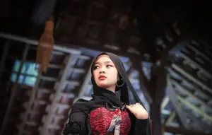 Panduan Memilih Hijab yang Tepat Saat Mengenakan Batik