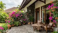 8 Ide Teras Rumah dengan Bougenville dan Batu Alam yang Bikin Fasad Makin Cantik
