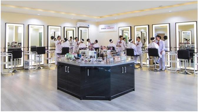 Peralatan Makeup Karakter di SMK PGRI 1 Kudus