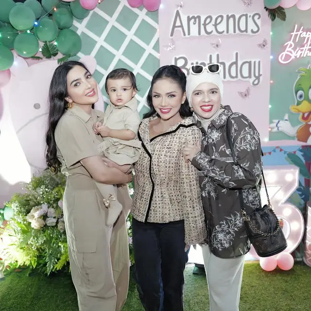 Penuh Bahagia, Begini Momen Aurel Hermansyah Bersama Ibu Kandung, Sambung dan Mertua dalam Satu Frame di Ulang Tahun Ameena