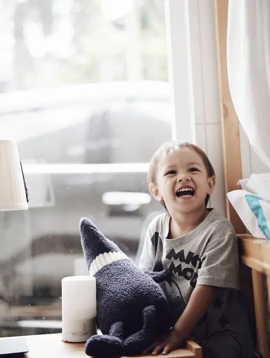 Ada kesenangan tersendiri saat melihat anak kecil sedang tersenyum dan tertawa. (Foto: instagram.com/ringgoagus)