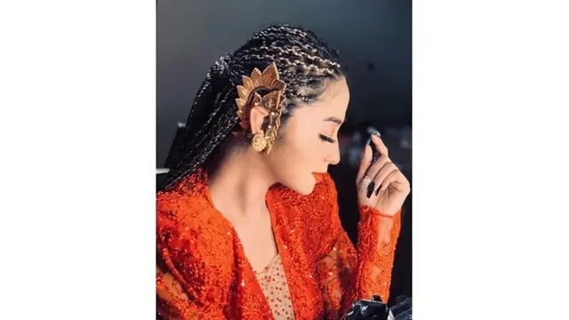 Selain Felicya Angelista, 6 Gaya Artis Berambut Cornrow Ini Curi Perhatian