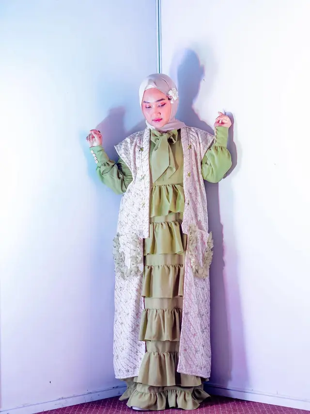 6 Model Gamis Kekinian ala Fatin Shidqia, Stylish untuk Tubuh Mungil