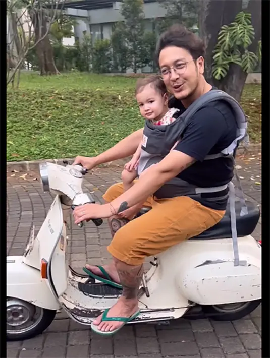 Banyak netizen yang makin gemas dengan anak pertama pasangan yang menikah pada tahun 2018 silam ini. [Instagram/nadinelist]