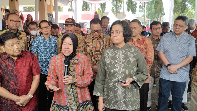 Mensos Tri Rismaharini dan Menkeu Sri Mulyani di Malang, Jawa Timur, Jumat (20/1/2023).