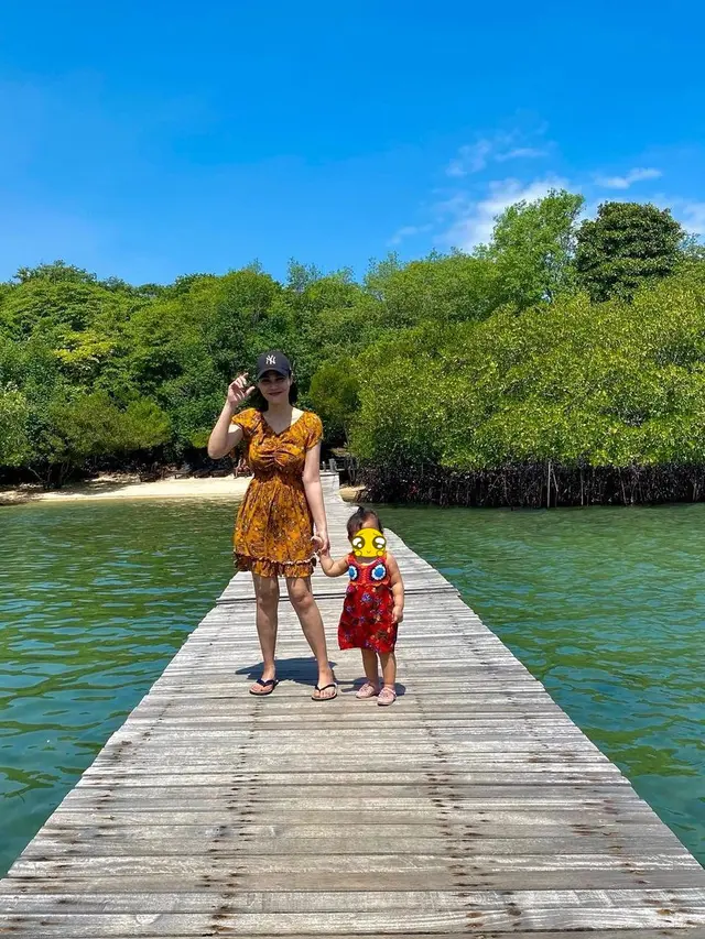 6 Potret Liburan DJ Katty Butterfly di Pulau Dewata, Dipuji Cantik Pakai Kebaya Bali