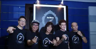 Grup band rock Tanah Air God Bless kembali meluncurkan album. Album Cermin 7 dirilis dengan dominasi materi album Cermin yang dirilis pada tahun 1980 silam. (Nurwahyunan/Bintang.com)