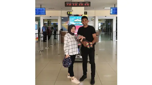 6 Potret Bek Persebaya Andri Muliadi Bareng Keluarga, Selalu Mesra