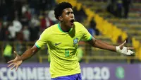 Piala Dunia U-20 yang telah menyelesaikan 22 edisi sejak pertama kali digelar pada 1977 hingga edisi terakhir pada 2019 telah menghasilkan banyak pemain bintang tiap edisinya. Bahkan beberapa pemain kemudian menjelma menjadi pemain top saat melangkah ke jenjang senior. Pada Piala Dunia U-20 2023 yang akan digelar kurang dari 3 bulan lagi di Indonesia, ada beberapa pemain yang diprediksi akan menjadi bintang selama turnamen berlangsung. Berikut lima pemain di antaranya yang saat ini tengah memperkuat beberapa klub elite Eropa. (AFP/Juan Pablo Pino)