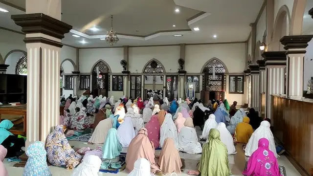 Masjid Raya Al-Falah Sragen, The Caffé Masjid yang Ramah