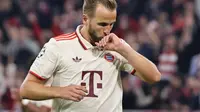 Penyerang Bayern Munchen, Harry Kane, merayakan gol saat timnya melibas Dinamo Zagreb pada matchday pertama Liga Champions 2024/2025, di Allianz Arena, Munich, Rabu (18/9/2024) dini hari WIB. (AFP/Alexandra Beier)