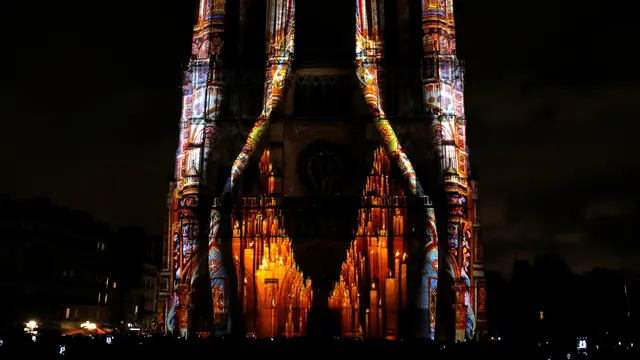 Peringati Perang Dunia I, Gereja Katedral Notre-Dame Bertabuaran Cahaya