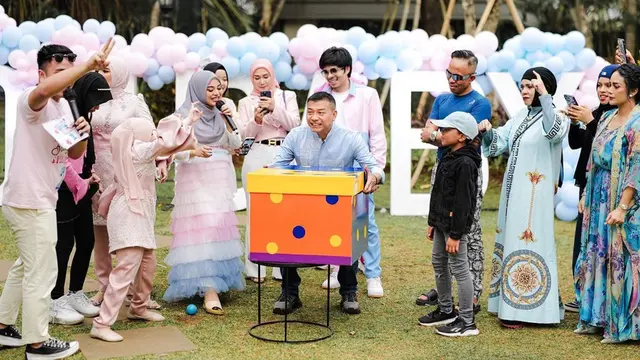 8 Potret Gender Reveal Anak Kedua Aurel Hermansyah, Ramai Semua Keluarga Datang