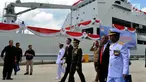 Menhan RI Ryamizard Ryacudu dan KSAL Laksamana TNI Siwi Sukma Adji saat serah terima Kapal Angkut Tank (AT- 4) KRI Teluk Lada-521 dari PT DRU kepada Kapusada Baranahan Kemhan di Dermaga PT DRU, Bandar Lampung, Selasa, (26/2). (Liputan6.com/HO/Kemhan)