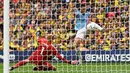 Proses terjadinya gol yang dicetak striker Manchester City, Gabriel Jesus, ke gawang Watford pada laga final Piala FA di Stadion Wembley, London, Sabtu (18/5). City menang 6-0 atas Watford. (AFP/Daniel Leal-Olivas)