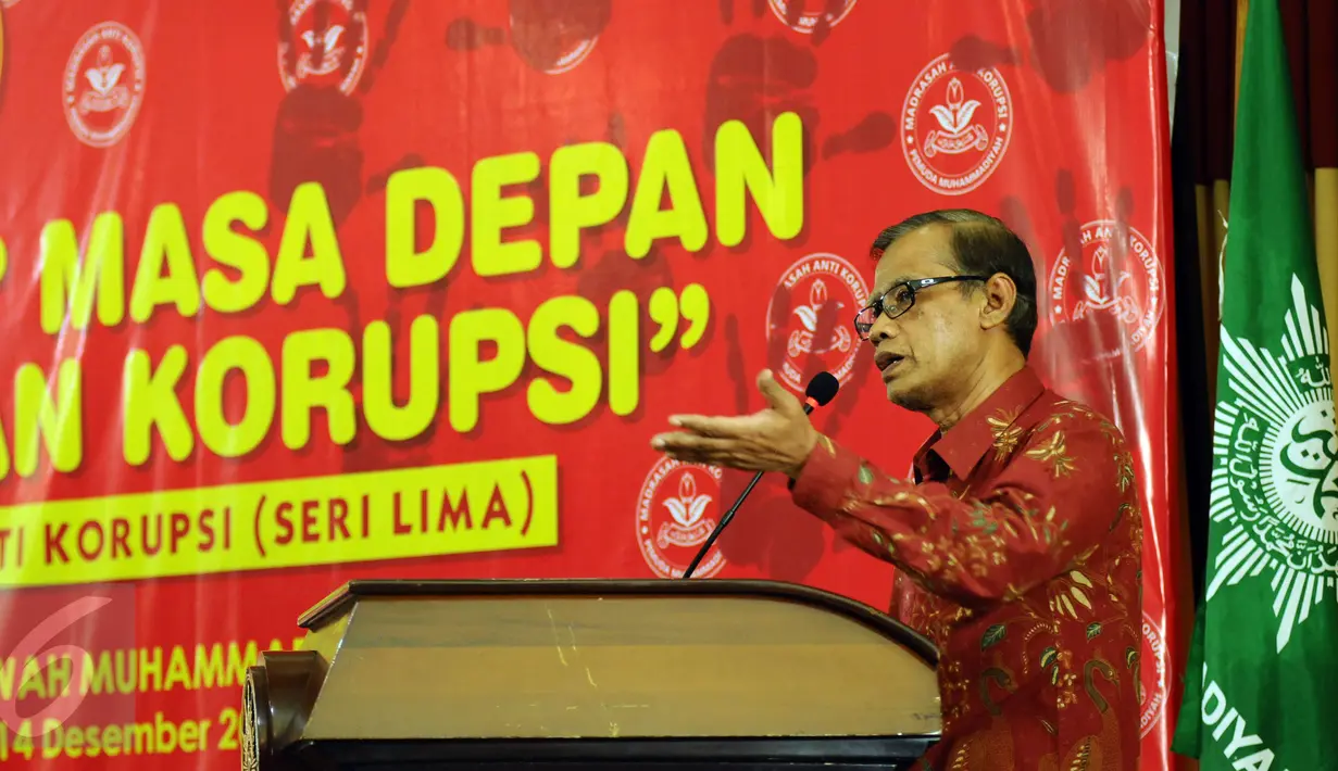 Ketua Umum PP Muhammadiyah, Haedar Nashir memberikan pidato pembuka pada diskusi Quo Vadis KPK? Masa Depan Pemberantasan Korupsi di Jakarta, Senin (14/12/2015). Dua pimpinan KPK hadir dalam diskusi. (Liputan6.com/Helmi Fithriansyah)