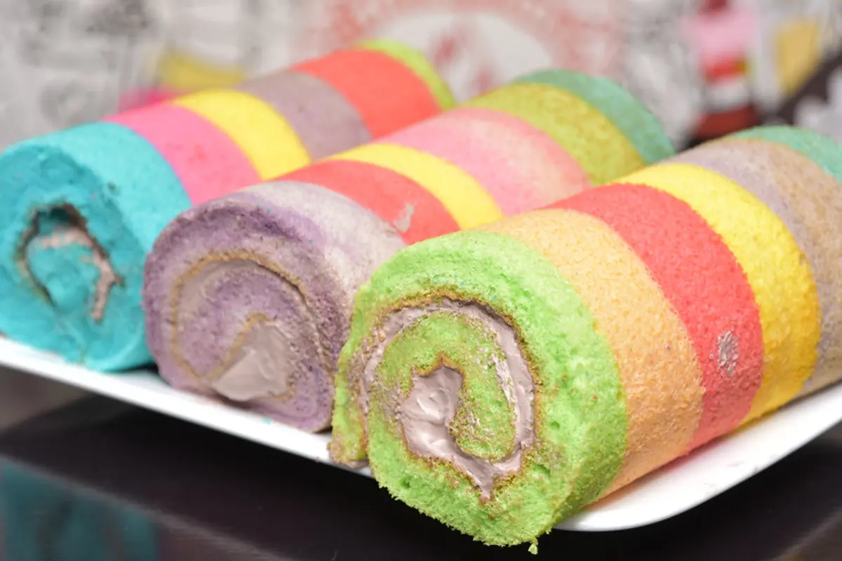 bolu gulung pelangi