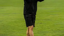 Pelatih Shin Tae-yong menghadiri sesi latihan Timnas Indonesia menjelang laga leg pertama kontra Vietnam pada semifinal Piala AFF 2022, di Lapangan A Kompleks Gelora Bung Karno, Jakarta, Rabu (4/1/2023). Skuad Garuda – julukan Timnas Indonesia –akan menjamu Vietnam pada semifinal Leg 1 Piala AFF 2022, Jumat 6 Januari 2023 mendatang. (Liputan6.com/Faizal Fanani)