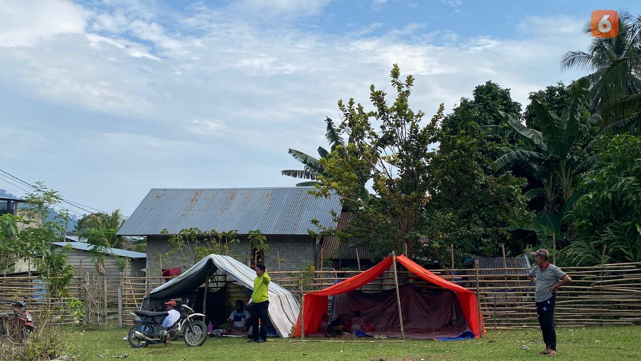 Tenda pengungsian yang didirikan warga di Kecamatan Balaesang